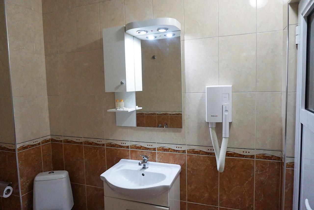 Хотел Златна Котва Kazanlŭk Exterior foto